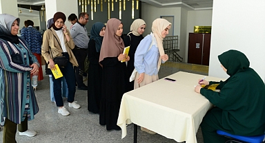 Yazar Emine Şenlikoğlu, KSÜ’de Öğrencilerle Bir Araya Geldi