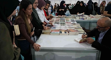 Yazarlar Okurlarıyla Buluştu