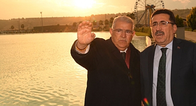 Bakan Yardımcısı Pakdil, EXPO 2023 Sergi Alanı’nda incelemelerde bulundu