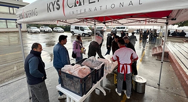 Bir Bardak Sıcak Çorba İle Gönülleri Fethetti