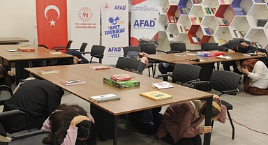 Çök Kapan Tutun Deprem Anı Tatbikatı GSB Yurtlarında Yapıldı