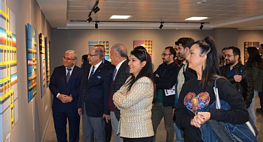 Dr. Ali Koç’un Kişisel Resim Sergisi ‘Yer Değil’, Sanatseverlerin Beğenisine Sunuldu