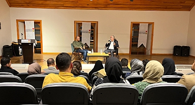 Şair Ural: Şiir Okuyucuya Dokunup Kaçacak