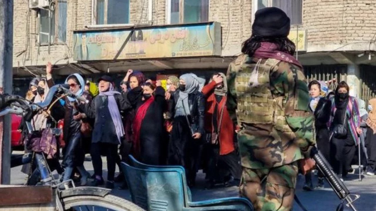 Afganlı kadınlar gelecek umudunu yitirdi