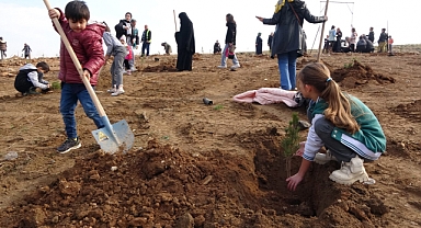 Babalarının hatırasını, diktikleri fidanlarda yaşatacaklar