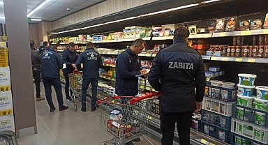 Elbistan Belediyesi Zabıtaları Marketleri Denetledi, Son Kullanma Tarihi Geçen Mallara El Konuldu