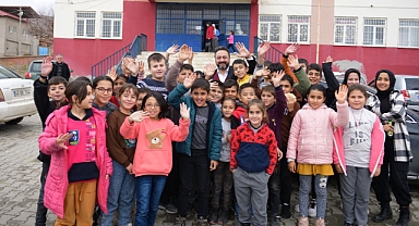 Elbistan'da YKM öğrencilerinden kardeş okula hediye jesti