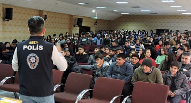 Emniyetten Öğrencilere Siber Eğitimi