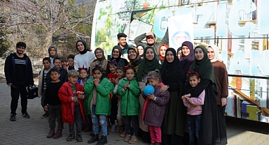 Gezici Kütüphane, Minik Gönüllere Dokunmaya Devam Ediyor