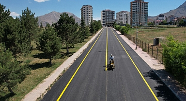 Gürbüz: Elbistan tarihinin en büyük asfalt yatırımını gerçekleştirdik