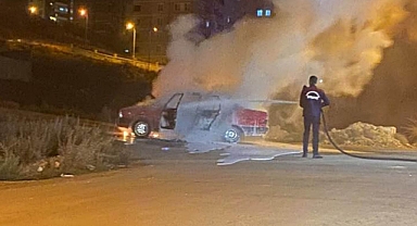 Kahramanmaraş’ta Park Halindeki Araç Yandı