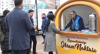Onikişubat Belediyesi’nden öğrencilere sıcak çorba, simit ve çay ikramı