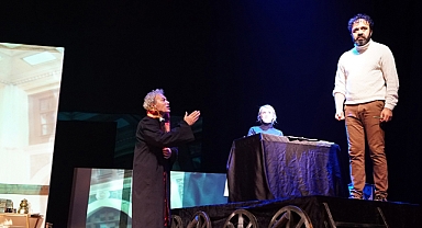 Zarifoğlu’nun Hayatını Anlatan ‘Yaşamak’ Tiyatrosu Beğeni Topladı