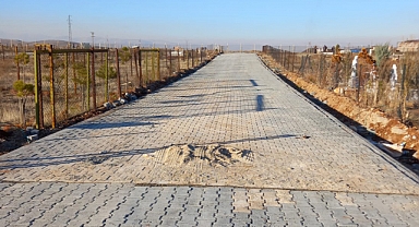 Büyükşehir Afşin’de Mezarlık Yolunu Yeniledi