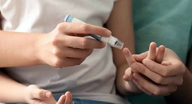 Diyabetli çocuklara şeker ölçüm cihaz yardımı