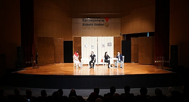 'Her Aşk Biraz Komiktir' Gösterisi Vatandaşları Kırdı Geçirdi 