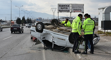Kahramanmaraş'ta araç takla attı: 3 kişi yaralandı