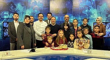 Miniklerden Sami dedelerine canlı yayında tatlı sürpriz!