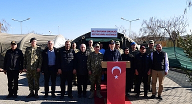 Başkan Güngör, Bakan Akar ile Birlikte Depremzedeleri Ziyaret Etti