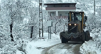 Büyükşehir İlçelerde Karla Mücadele Çalışmalarını Sürdürüyor