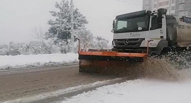 Kahramanmaraş'a Kar Yağdı: Yollara Anında Müdahale Edildi