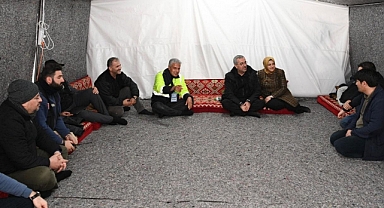 Başkan Güngör, Avşar Kampüsü’nde Depremzedeleri Ziyaret Etti