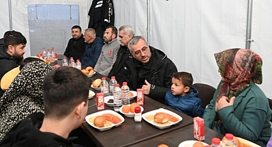 Başkan Güngör, İftar Sofralarında Vatandaşlarla Buluşmayı Sürdürüyor