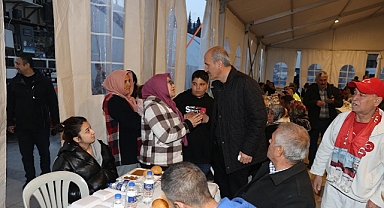 Başkan Okay, İftar Çadırlarını Ziyaret Ederek Vatandaşlarla Hasbihal Etti