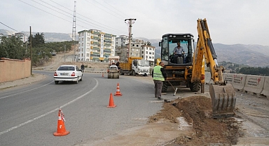 Büyükşehir Depremde Hasar Gören Yolları Onarıyor