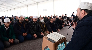 Depremde Hayatını Kaybedenler Dualarla Yâd Edildi