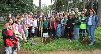 Depremzedeler için fidan diktiler