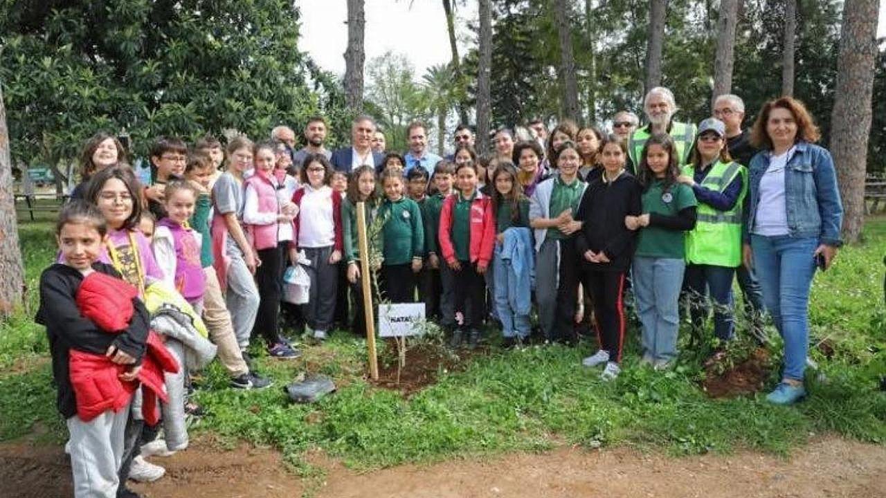 Depremzedeler için fidan diktiler