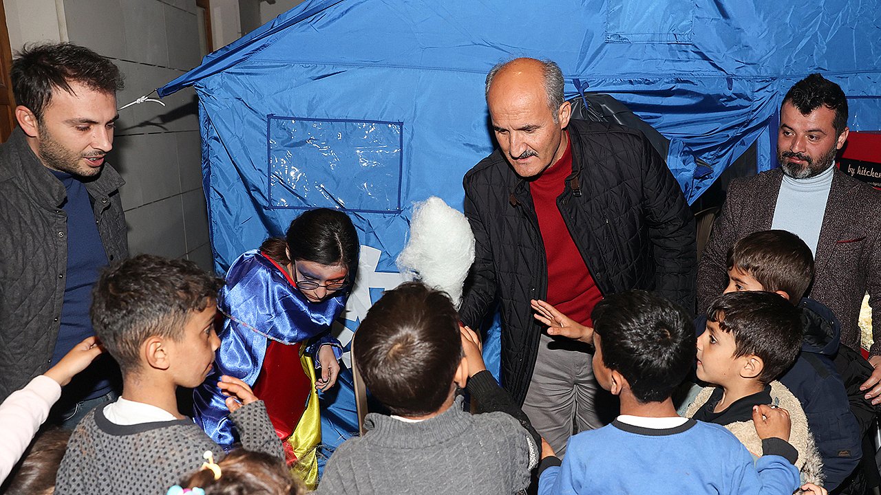 Dulkadiroğlu’ndan Çocuklara Moral Çadırı