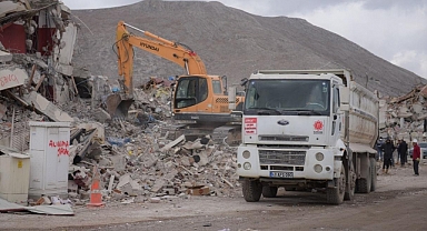 Gürbüz rakamlarla açıkladı: Elbistan’da 992 enkaz kaldırıldı!