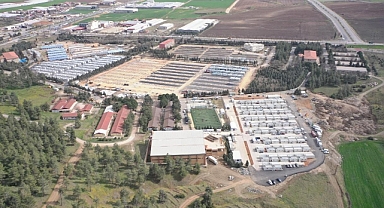 Kahramanmaraş’ta Geçici Barınma Merkezlerinin Kurulumu Sürüyor