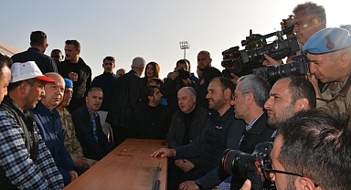 KKTC Cumhurbaşkanı Ersin Tatar Kahramanmaraş’ta Depremzedelerle Bir Araya Geldi