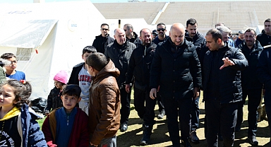 Ulaştırma Bakanı Karaismailoğlu KSÜ’de Depremzedeleri Ziyaret Etti