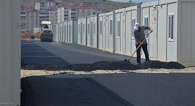 Afşin Belediyesi Tarafından Konteyner Kentin Asfalt Çalışması Yapılıyor