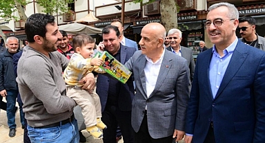 Başkan Güngör, Demokrasi Meydanı’nda Vatandaşlarla Bayramlaştı