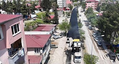 Büyükşehir Türkoğlu’nda Hasarlı Yolları Yeniliyor