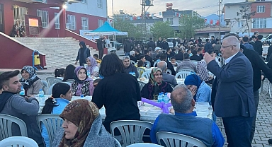 Onikişubat Belediyesi’nin iftar sofrası Kavlaklı, Kazım Karabekir ve Ceyhan Mahallesi’ne kuruldu