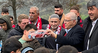 Şahinkayası, iftar programında Başkan Mahçiçek’i bağrına bastı