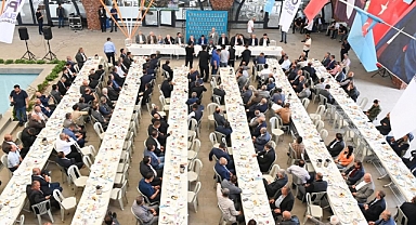 Bakan Kirişci Arasta’da muhtarlarla buluştu: Yepyeni bir Kahramanmaraş’ı inşa edeceğiz