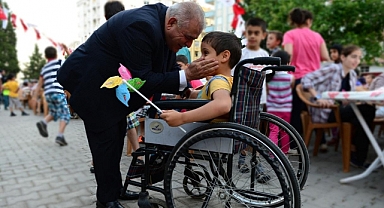 Başkan Mahçiçek: İlgimizi gösterelim, engelleri ortadan kaldıralım
