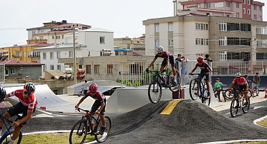 Kahramanmaraşlı Milli Pedallar Büyükşehir’in Parkurunda Piste Çıktı