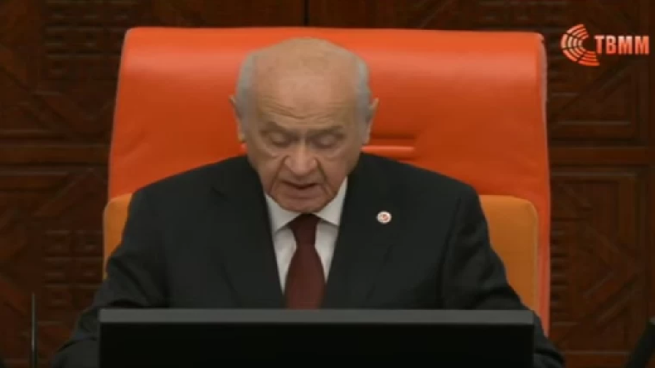 28. Yasama Dönemi başladı. Milletvekilleri yemin ediyor