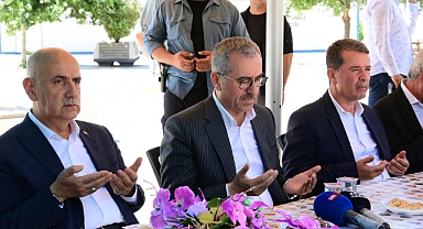 Başkan Güngör, Türkoğlu’nda Vatandaşlarla Bayramlaştı