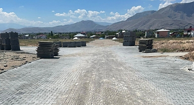 Büyükşehir, Afşin ve Elbistan’da Arterlerin Bakım ve Onarımını Sürdürüyor