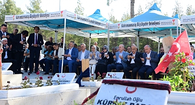 Kurtulmuş ve Güngör, Depremde Hayatını Kaybedenleri Kabirleri Başında Yâd Etti