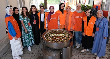 KADEM, Kahramanmaraş’ta Depremzedelere Aşure İkram Etti